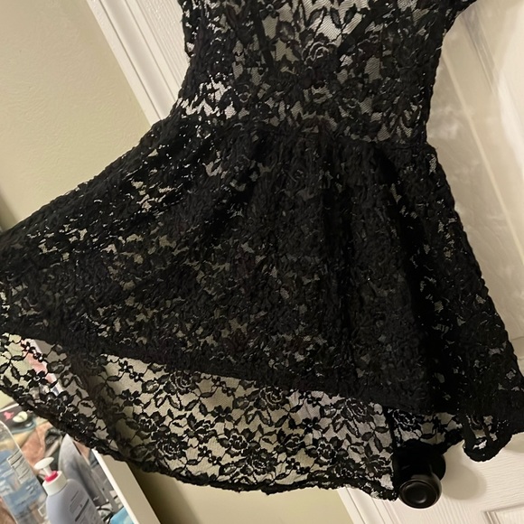 Boutique Sexy High Low Lace tunic - Picture 5 of 8